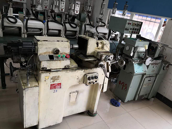 大簡光學(xué)-磨邊機(jī)